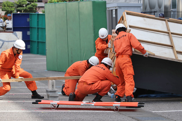 倒壊家屋からの被災者救出訓練