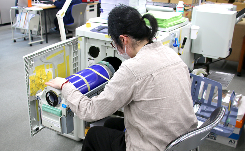 ALSOKビジネスサポートによる印刷物制作の様子