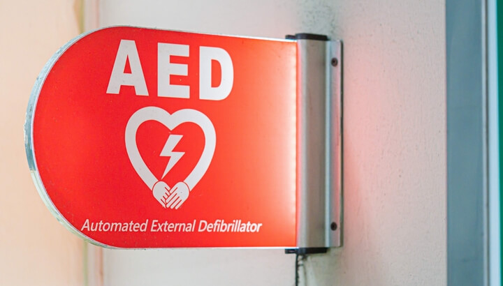 AEDの契約形態は？AEDの価格や補助金について