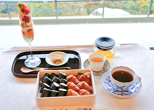 助六寿司、王将戦特製フルーツパフェ