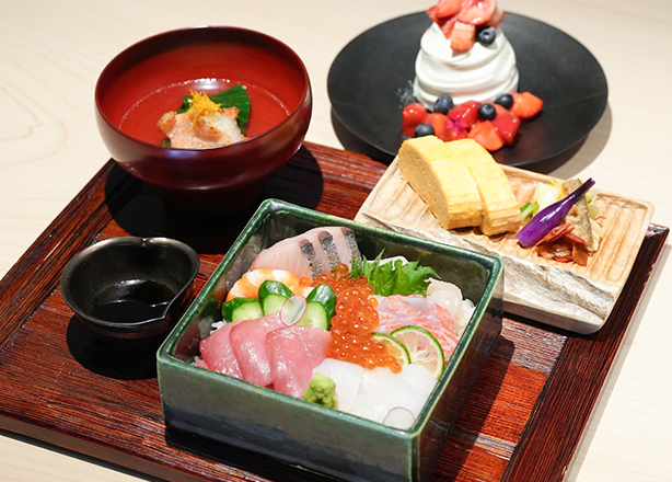 海鮮重・立川苺のショートケーキプリンアラモード