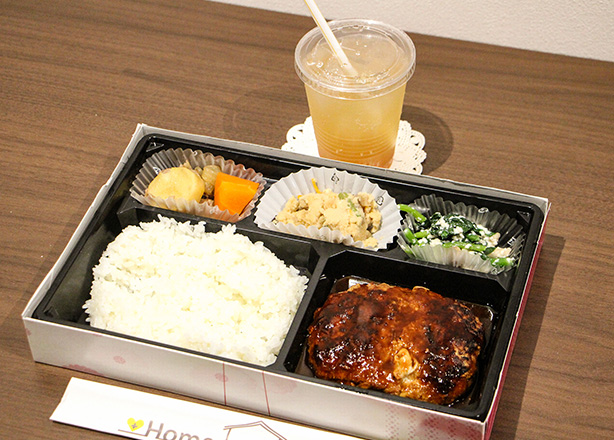 ハンバーグ弁当、自家製ジンジャーエール