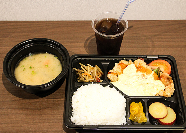 チキン南蛮弁当、アイスティー