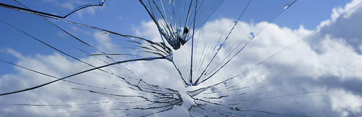 ガラスが割れる原因と対策方法を割れ方別に紹介