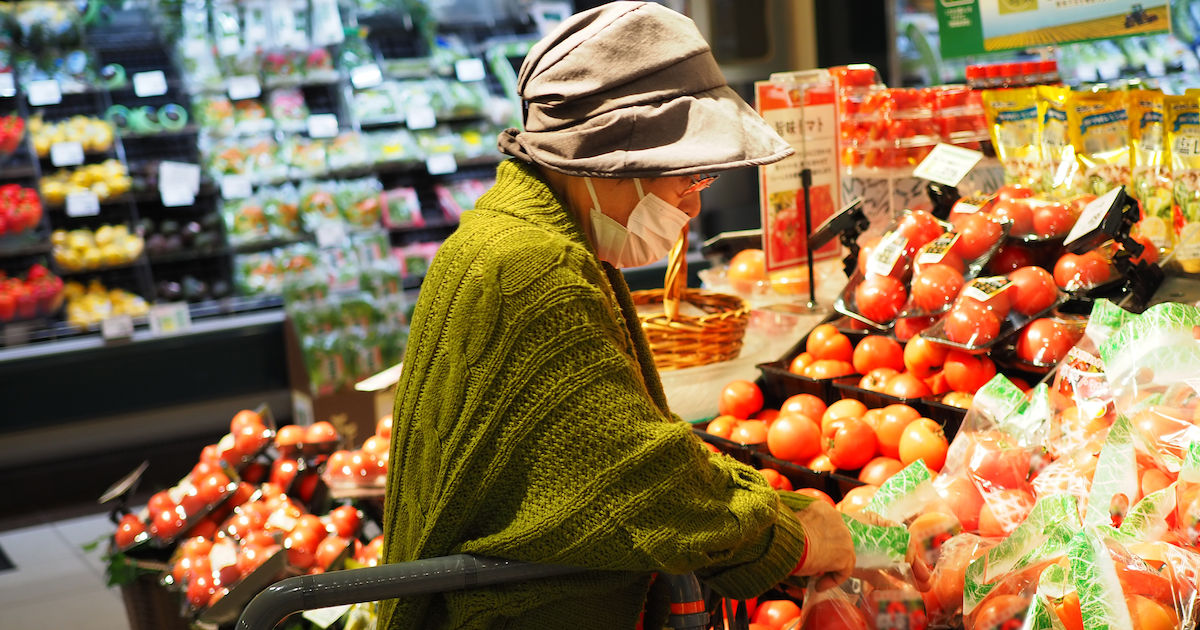 高齢者の万引きの原因と家族の対応方法は？万引き防止対策も解説