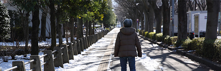 認知症による徘徊は危険！徘徊の原因と対策を説明