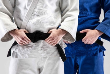 柔道着にはなぜ白と青があるの?