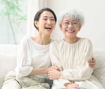 高齢女性と娘