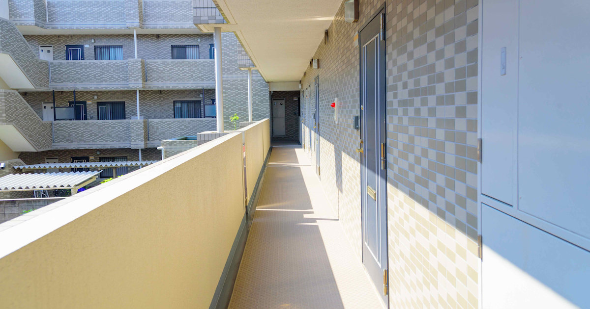 マンションも強盗に狙われやすい?マンションで強盗被害に遭わないための防犯対策