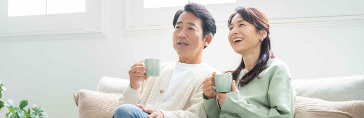 笑顔のシニア夫婦