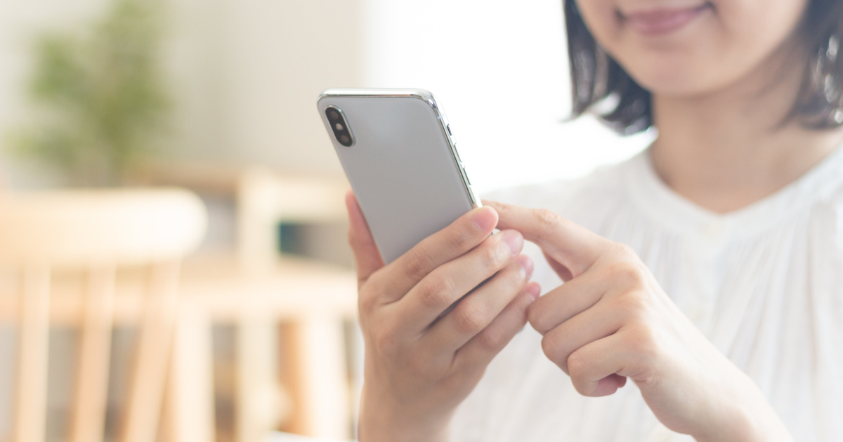 高齢者の見守りができる生存確認アプリとは?メリットや選定ポイントを解説