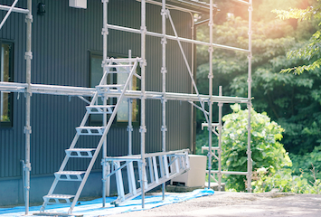 修繕工事中の住宅