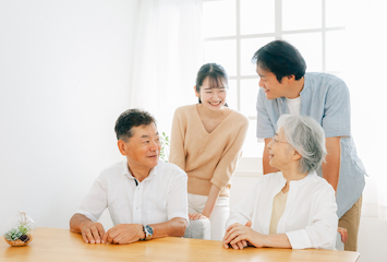 会話する家族
