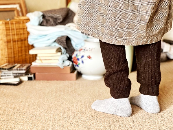 高齢者の後ろ姿